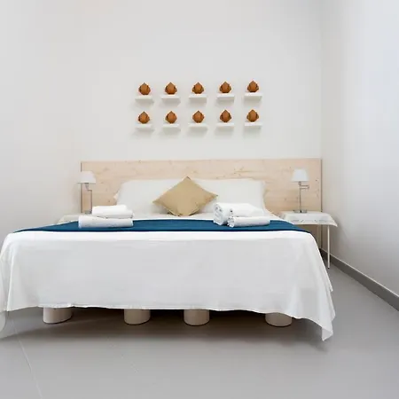 L'uomo E Il Mare Bed & Breakfast 3*