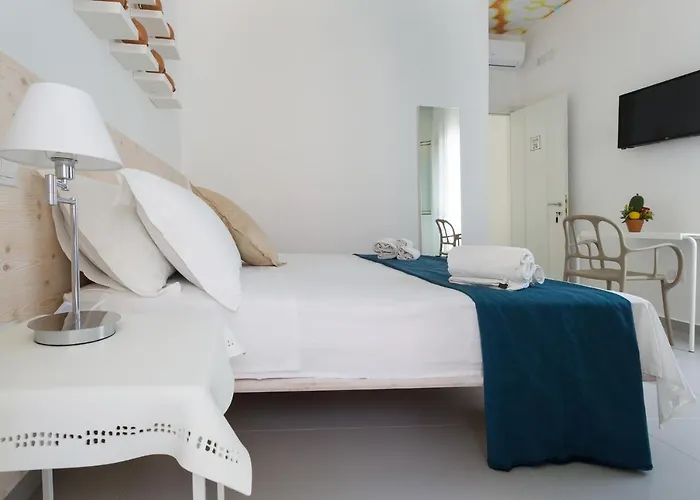 L'uomo E Il Mare Bed & Breakfast 3*